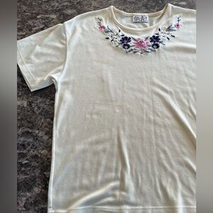 Women’s Jaclyn Smith Sport Cream Top with Floral Embroidery